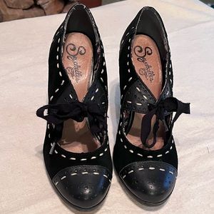 Seychelles Black vintage inspired heels, size 8